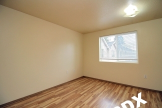 Conveniently Located 2 Bedroom Townhouse in SE Powellhurst/Gilbert