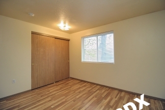 Conveniently Located 2 Bedroom Townhouse in SE Powellhurst/Gilbert