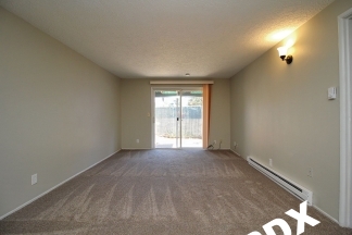 Updated Ranch Style 2 Bedroom Gresham Apartment - Steps From the Max-Line
