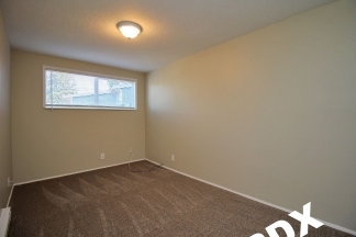 Updated Ranch Style 2 Bedroom Gresham Apartment - Steps From the Max-Line