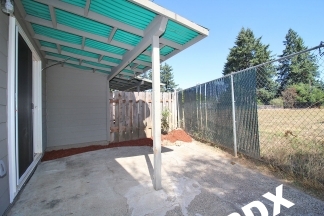 Updated Ranch Style 2 Bedroom Gresham Apartment - Steps From the Max-Line