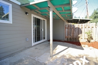 Updated Ranch Style 2 Bedroom Gresham Apartment - Steps From the Max-Line