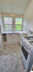 Charming One Bedroom in Historic Victorian Building – Live Among the Treetops!