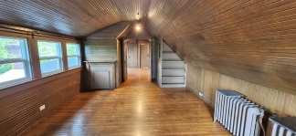 Charming One Bedroom in Historic Victorian Building – Live Among the Treetops!