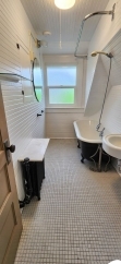 Charming One Bedroom in Historic Victorian Building – Live Among the Treetops!