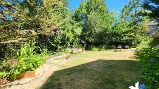 Charming One Bedroom in Historic Victorian Building – Live Among the Treetops!