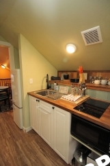 Furnished Hawthorne Blvd 1 Bedroom Artist Apt w/Flexible Lease Lengths