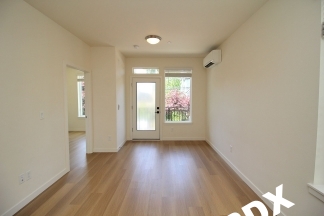 Sleek, Contemporary & Modern Living in the Heart of Sellwood!