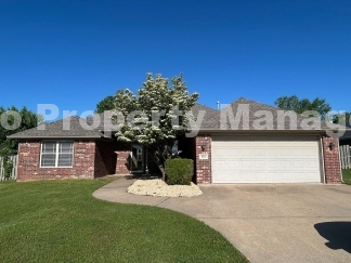 Spacious 4-Bedroom Home in Prime Centerton Location