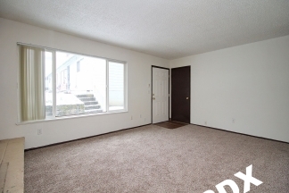NE PDX 2 Bedroom with Fireplace & Yard in Quiet Complex!