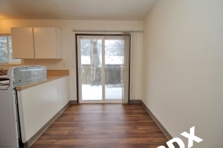 NE PDX 2 Bedroom with Fireplace & Yard in Quiet Complex!