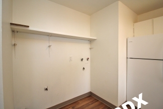 NE PDX 2 Bedroom with Fireplace & Yard in Quiet Complex!