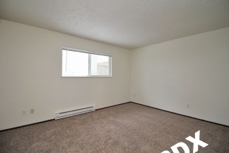 NE PDX 2 Bedroom with Fireplace & Yard in Quiet Complex!