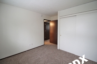 NE PDX 2 Bedroom with Fireplace & Yard in Quiet Complex!