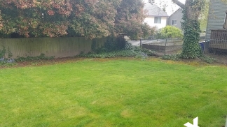 NE PDX 2 Bedroom with Fireplace & Yard in Quiet Complex!