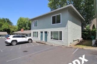 NE PDX Townhome Living – Freshly Updated 2 Bed/1.5 Bath