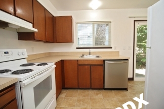 NE PDX Townhome Living – Freshly Updated 2 Bed/1.5 Bath