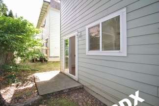 NE PDX Townhome Living – Freshly Updated 2 Bed/1.5 Bath