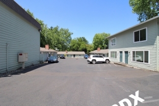 NE PDX Townhome Living – Freshly Updated 2 Bed/1.5 Bath