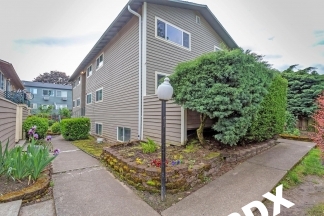Inner SE PDX 4 Bedroom w/Backyard near Reed College