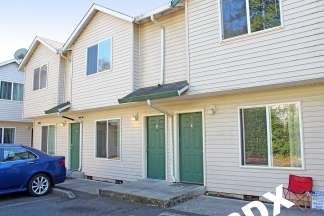 Conveniently Located 2 Bedroom Townhouse in SE Powellhurst/Gilbert