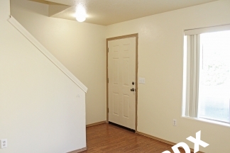 Conveniently Located 2 Bedroom Townhouse in SE Powellhurst/Gilbert