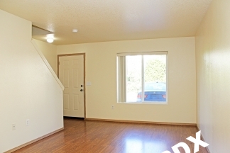 Conveniently Located 2 Bedroom Townhouse in SE Powellhurst/Gilbert
