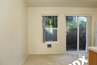 Conveniently Located 2 Bedroom Townhouse in SE Powellhurst/Gilbert