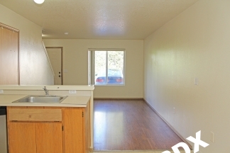 Conveniently Located 2 Bedroom Townhouse in SE Powellhurst/Gilbert