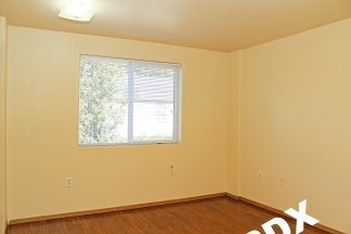 Conveniently Located 2 Bedroom Townhouse in SE Powellhurst/Gilbert