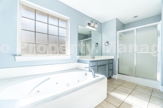 Cozy Home Nestled in the Heart of Bentonville!