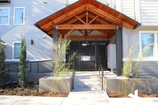1 Bedroom Top Floor Apartment - Close to Max and Mississippi Ave.