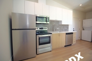Top Floor Contemporary 1 Bedroom Apartment - SW Portland