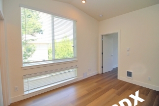 Top Floor Contemporary 1 Bedroom Apartment - SW Portland