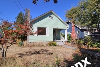 Adorable 2 Bedroom Bungalow In Popular Roseway Neighborhood