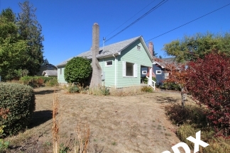 Adorable 2 Bedroom Bungalow In Popular Roseway Neighborhood