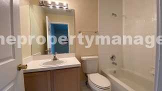Charming 2-Bed with 2.5 Baths in Lake Worth