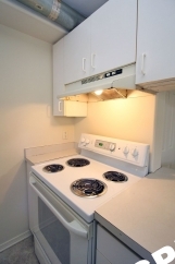 2 bed, 1.5 bath Mill Park charmer in super convenient location!