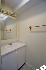 2 bed, 1.5 bath Mill Park charmer in super convenient location!