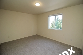 2 bed, 1.5 bath Mill Park charmer in super convenient location!