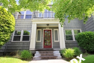 Spacious and Bright 1 Bedroom Unit in Hot SE Division Neighborhood!