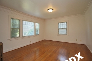 Spacious and Bright 1 Bedroom Unit in Hot SE Division Neighborhood!