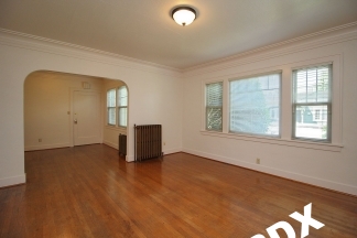 Spacious and Bright 1 Bedroom Unit in Hot SE Division Neighborhood!