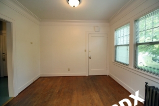 Spacious and Bright 1 Bedroom Unit in Hot SE Division Neighborhood!