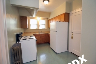 Spacious and Bright 1 Bedroom Unit in Hot SE Division Neighborhood!