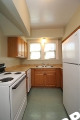 Spacious and Bright 1 Bedroom Unit in Hot SE Division Neighborhood!