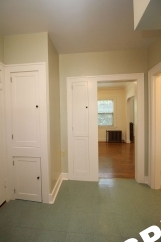 Spacious and Bright 1 Bedroom Unit in Hot SE Division Neighborhood!