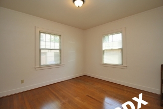 Spacious and Bright 1 Bedroom Unit in Hot SE Division Neighborhood!