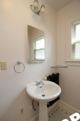 Spacious and Bright 1 Bedroom Unit in Hot SE Division Neighborhood!