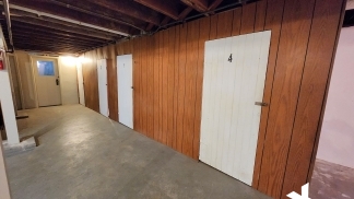 Spacious and Bright 1 Bedroom Unit in Hot SE Division Neighborhood!